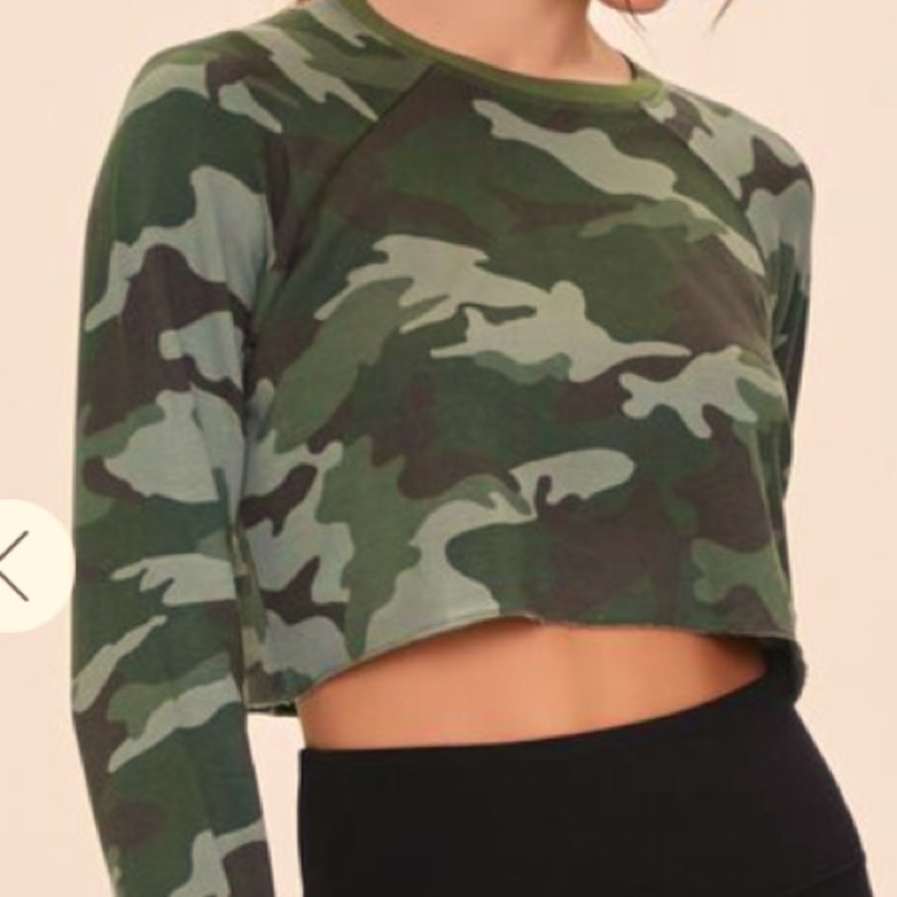 NWT! Forever 21 camo crop long sleeve size small